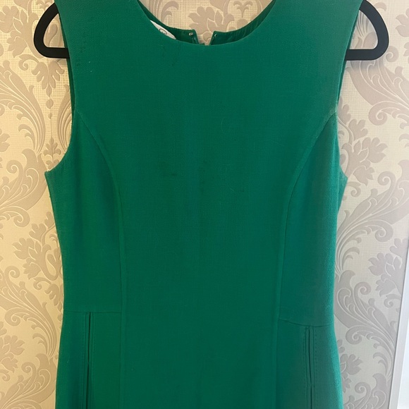 Gown by Oscar de le Renta - Picture 3 of 7